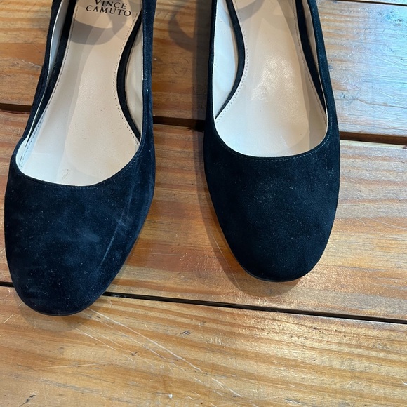 (387) *VINCE CAMUTO HEELS* - Picture 2 of 15